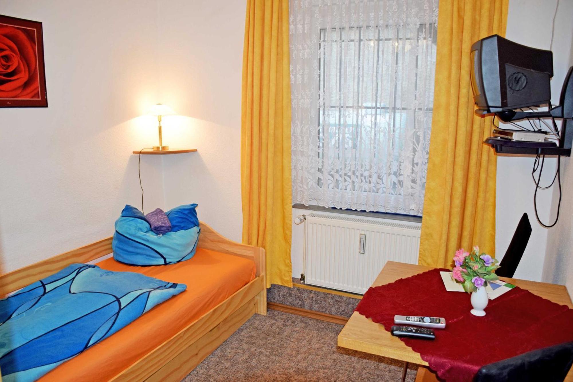 Ferienwohnung/ Ferienzimmer Asche Privatunterkunft