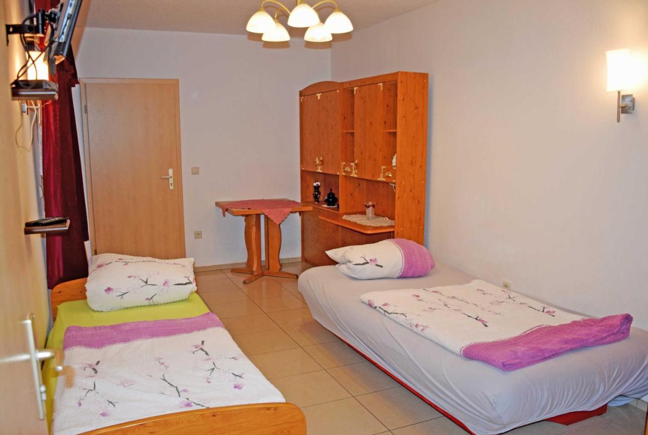 Ferienwohnung/ Ferienzimmer Asche Privatunterkunft *
