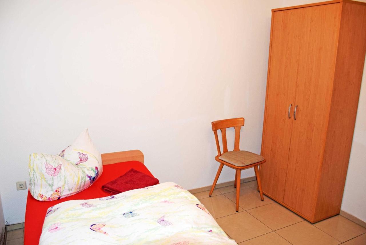 Ferienwohnung/ Ferienzimmer Asche