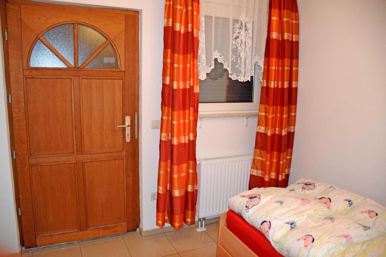 Homestay Ferienwohnung/ Ferienzimmer Asche *