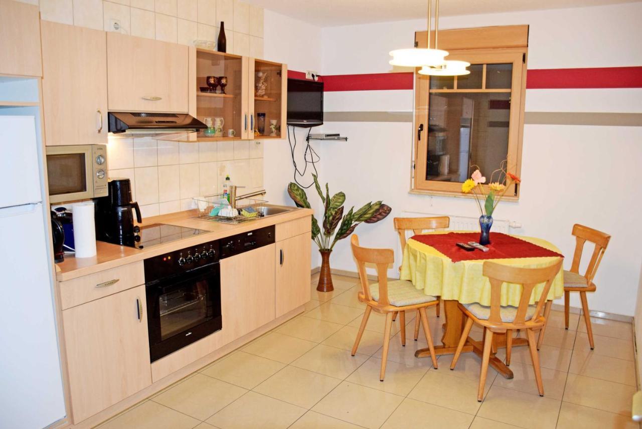 Homestay Ferienwohnung/ Ferienzimmer Asche